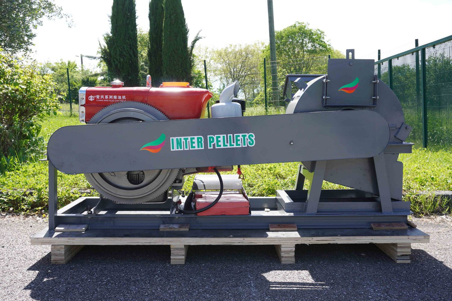 Broyeur Affineur à bois professionnel - Moteur Diesel 15cv - 500kg/h